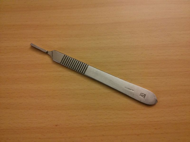 Datei:Skalpell - Klinge tauschen 1.jpg