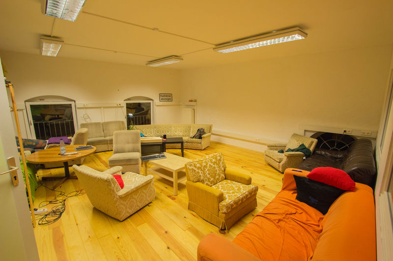 Datei:Chillraum vortragsraum 2 space20.jpg