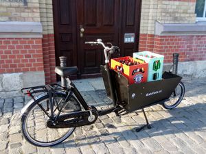 Lastenrad mit Getränkekisten.jpg