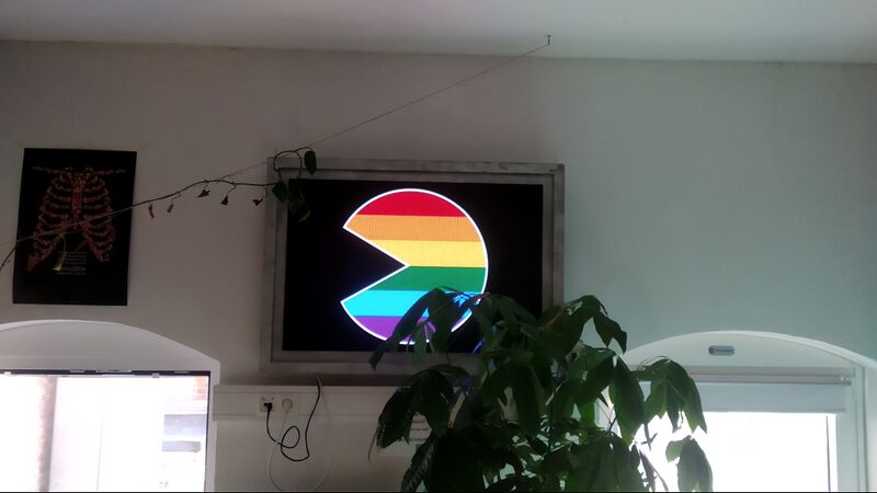Datei:LED Display mit rainbow Pac-Man.jpg