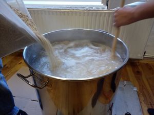 20181013 brauen einmaischen.jpg